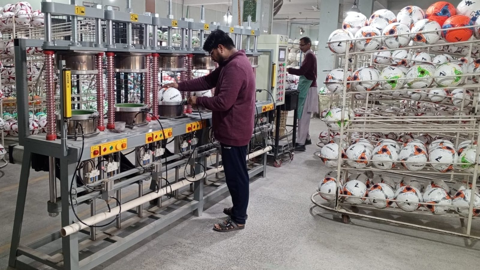 Automatic ball shaping machines