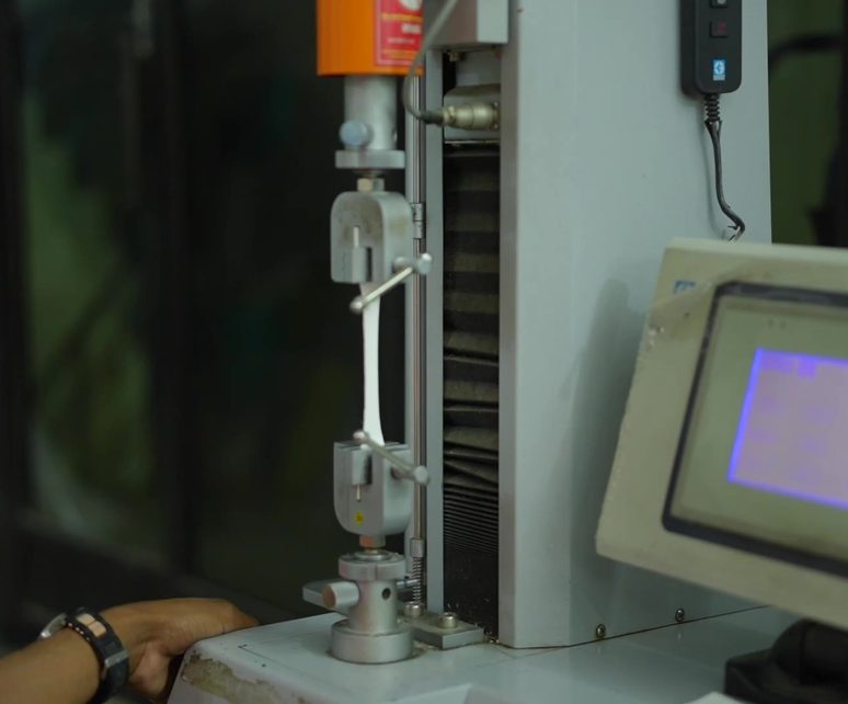 Tensile testing machine